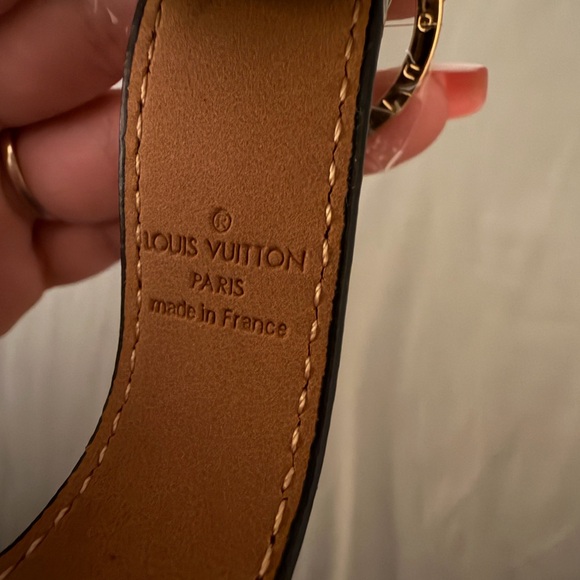 LOUIS VUITTON Dragonne Key Holder - Picture 5 of 6